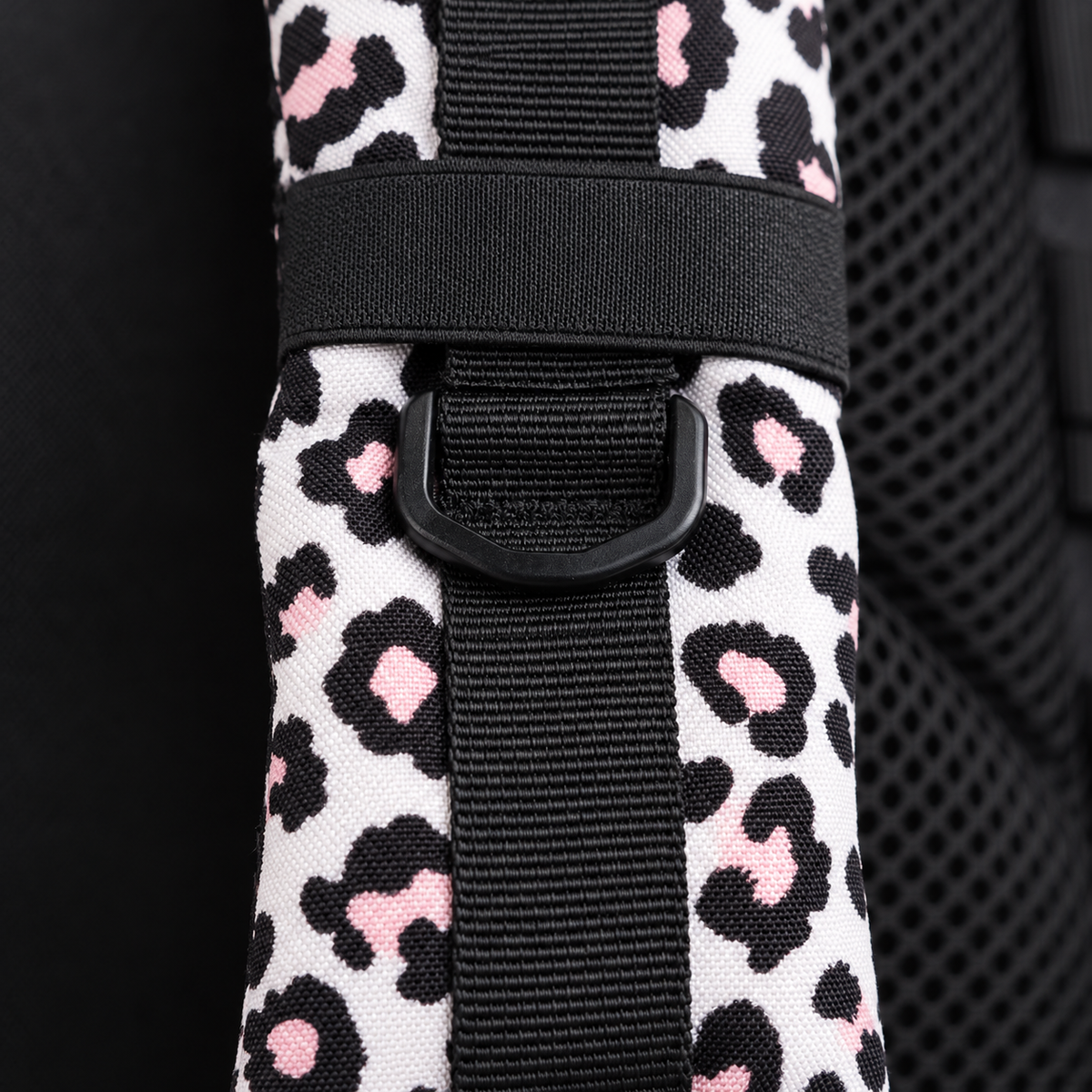 leopard 9l backpack – shoulder strap with black fitting detail