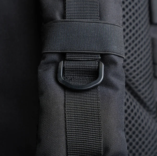 black 9l backpack – shoulder strap with black fitting detail