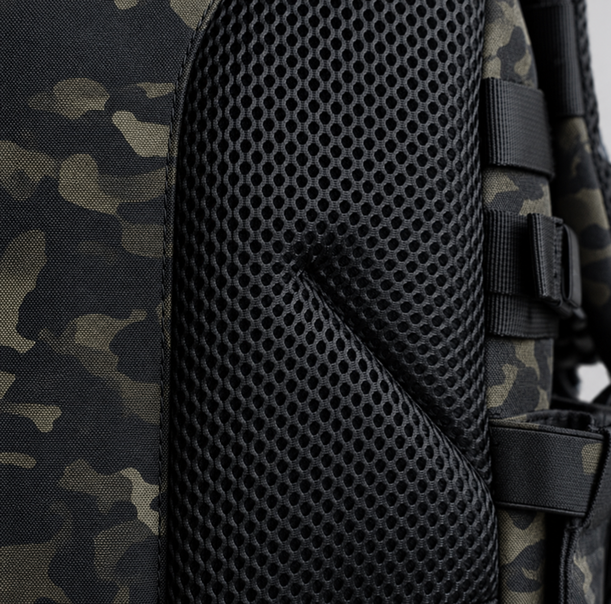 black camo backpack – black breathable back mesh detail