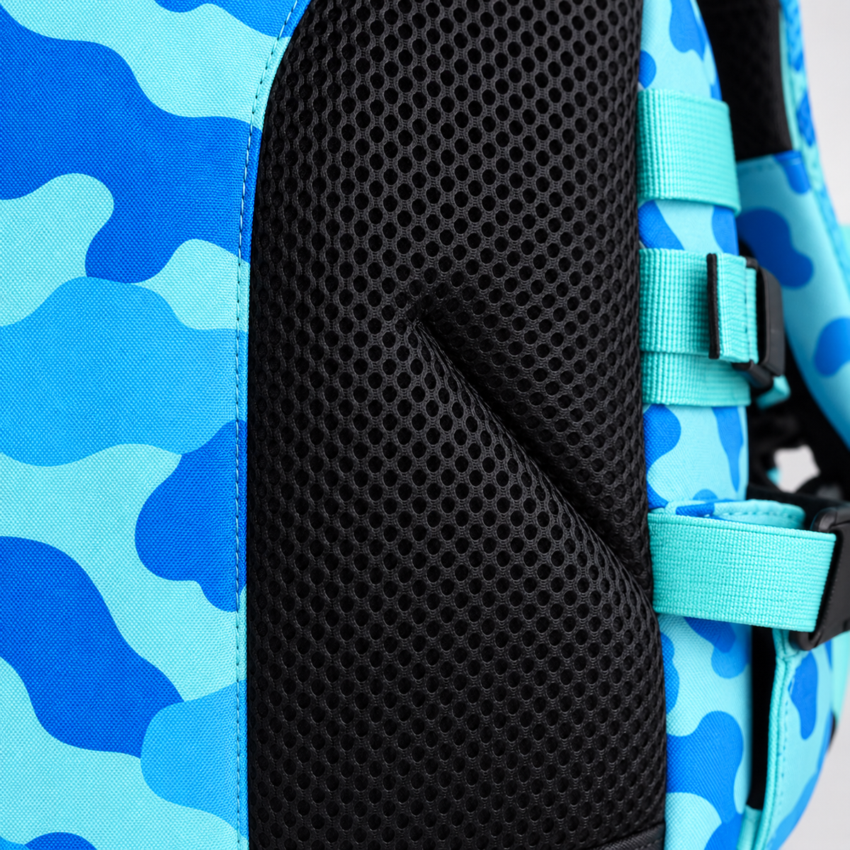 blue camo backpack – black breathable back mesh detail