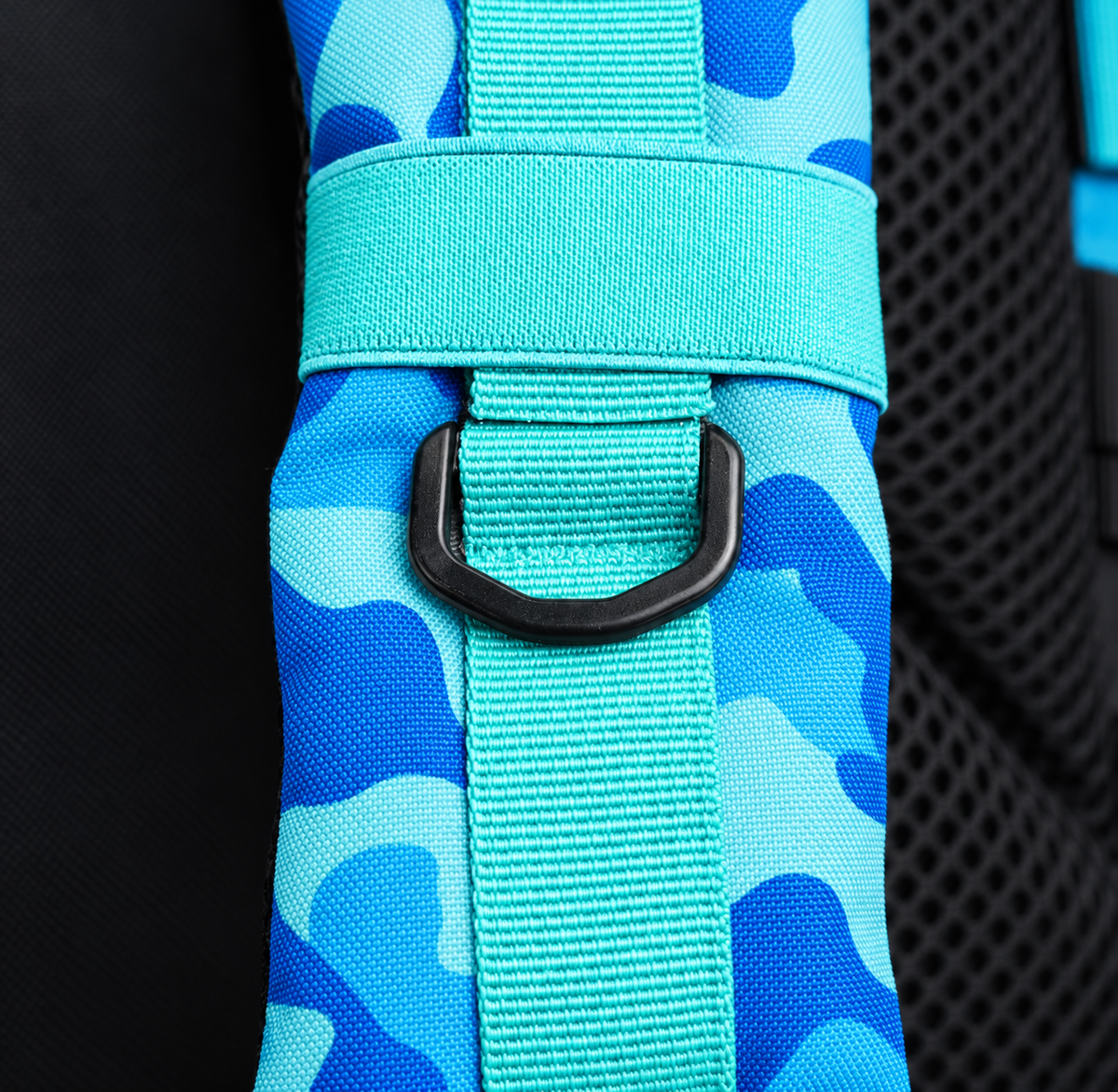 blue camo backpack – shoulder strap with black fitting detail