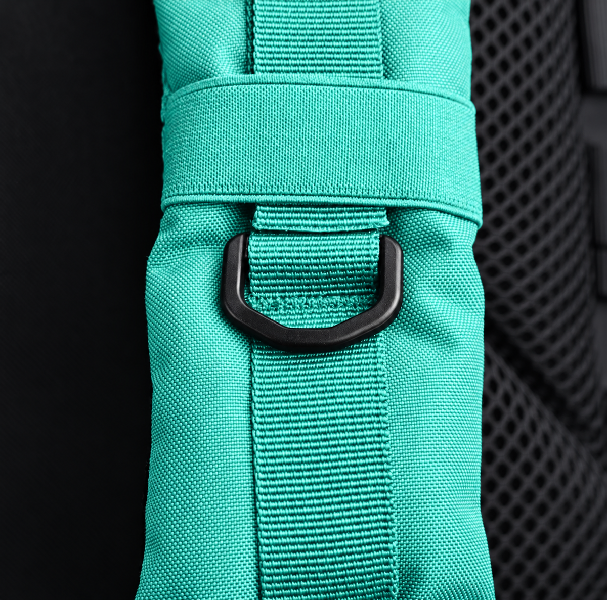 mint backpack – shoulder strap with black fitting detail