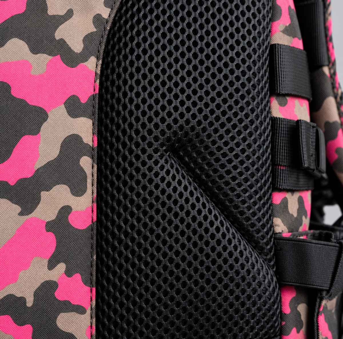 pink camo backpack – black breathable back mesh detail