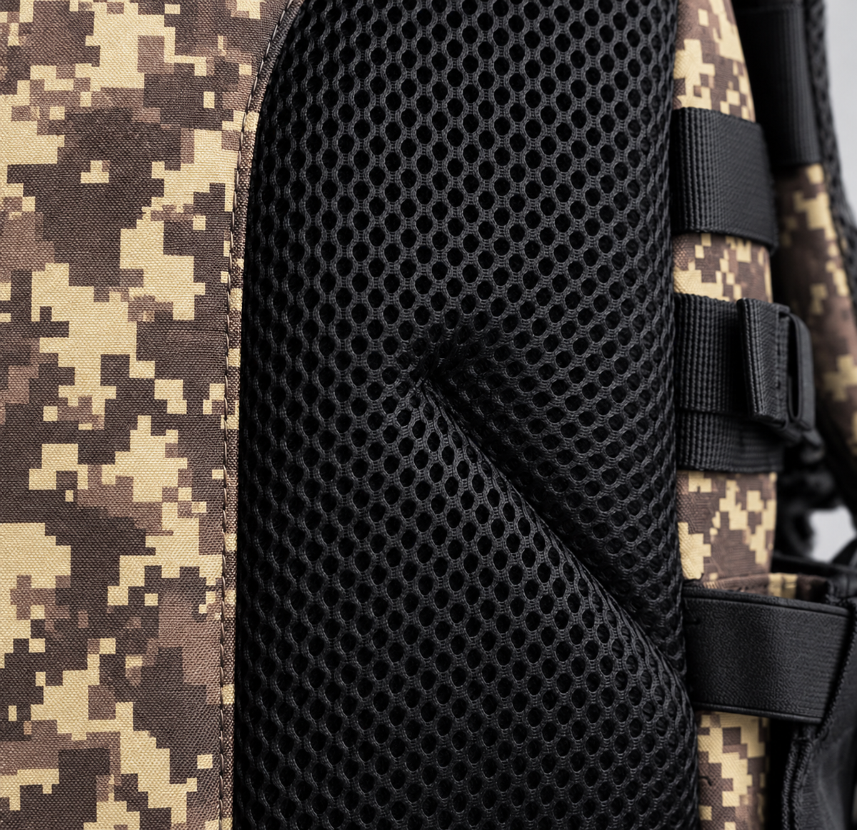 pixel camo backpack – black breathable back mesh detail