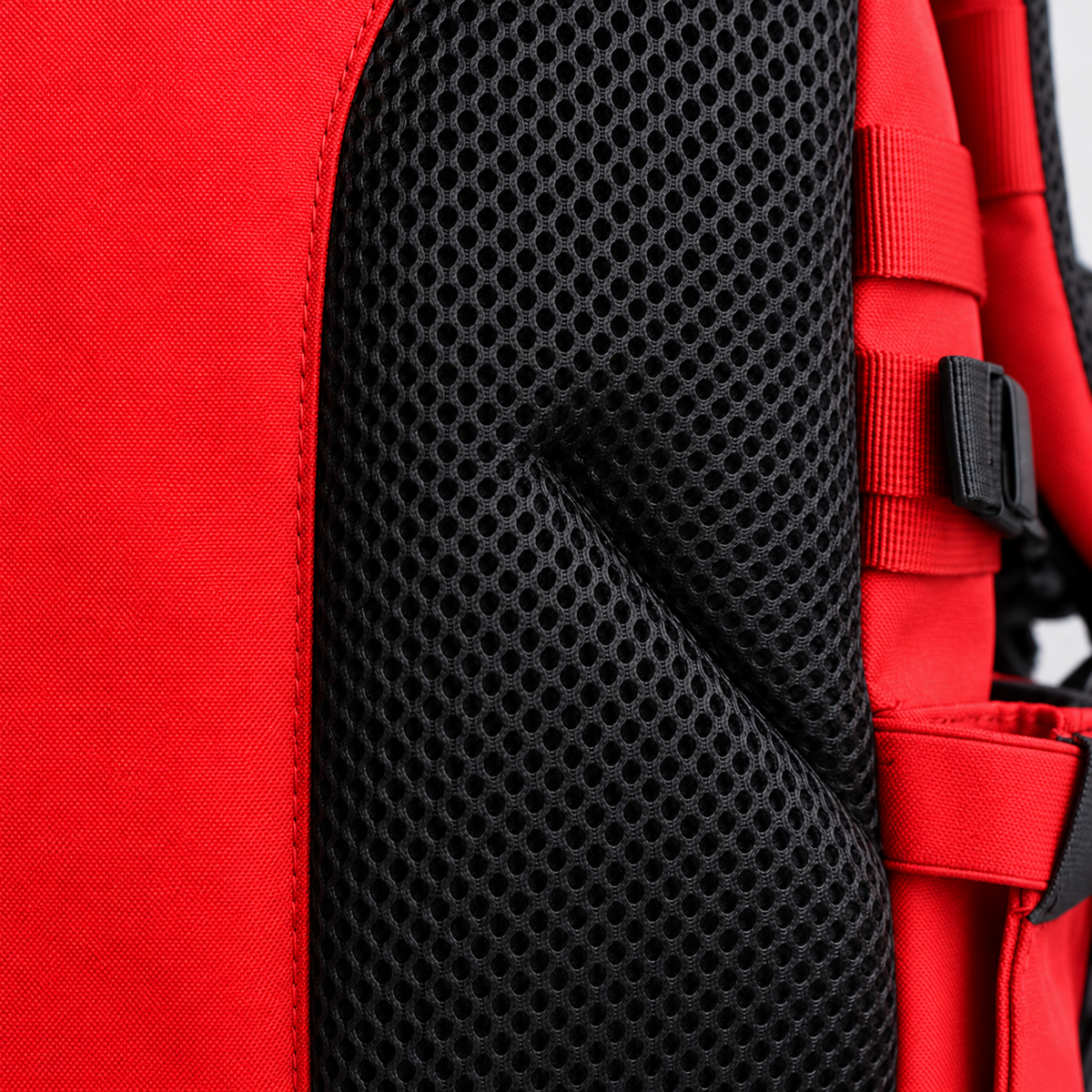 red backpack – black breathable back mesh detail