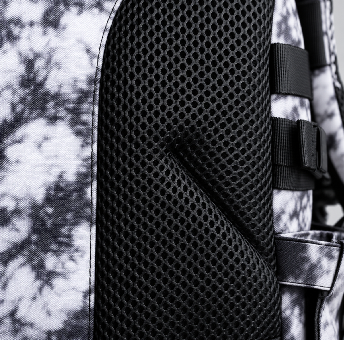 white tie dye backpack – black breathable back mesh detail