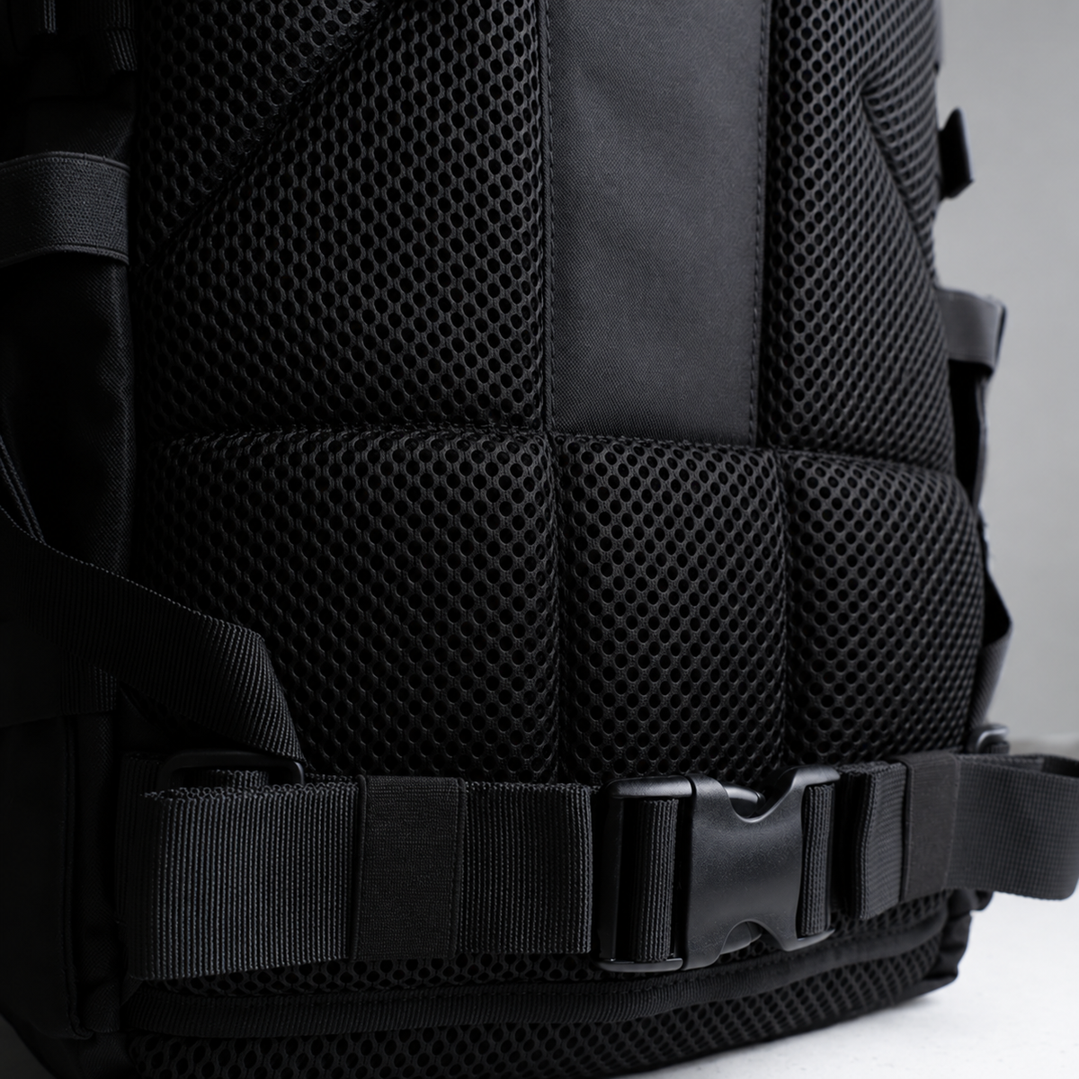 black 9l backpack – waist strap and black back padding